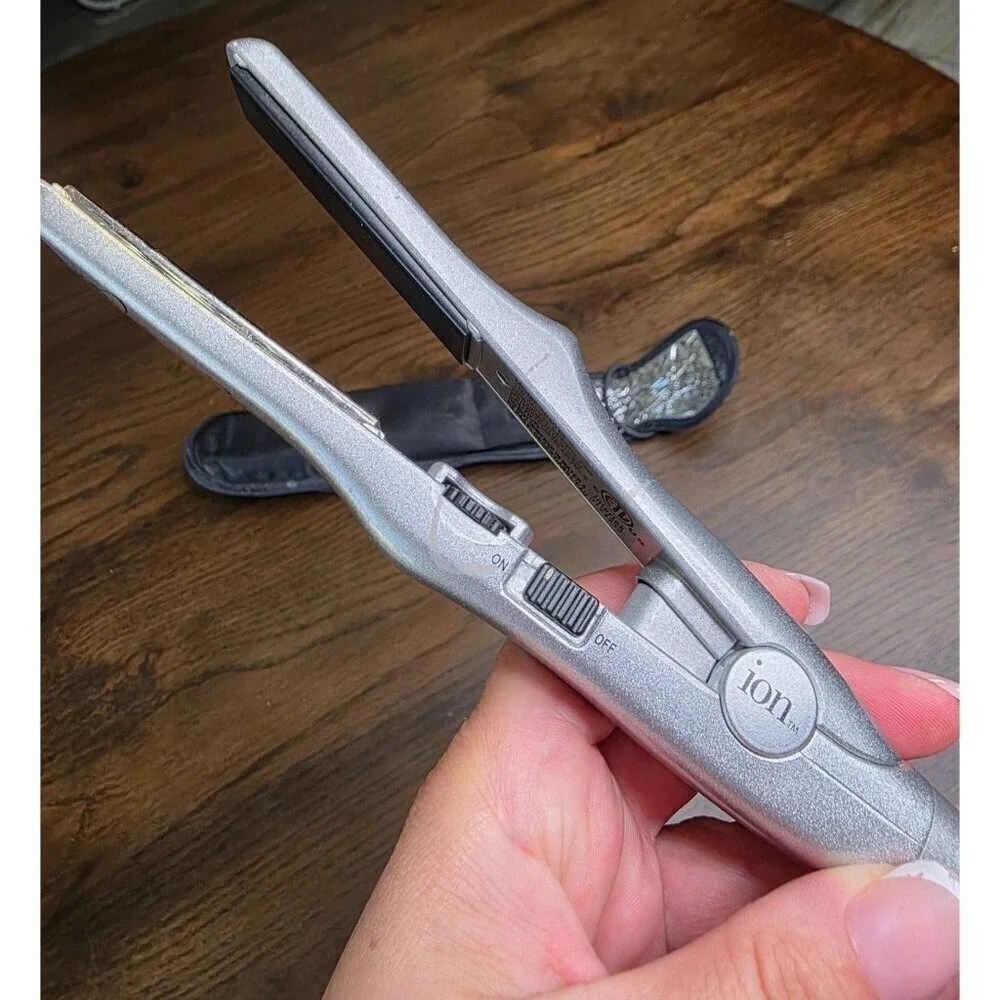 Titanium Ceramic‎ Travel Gator Iron 1 Inch Model: 301013 Intertek 3124232